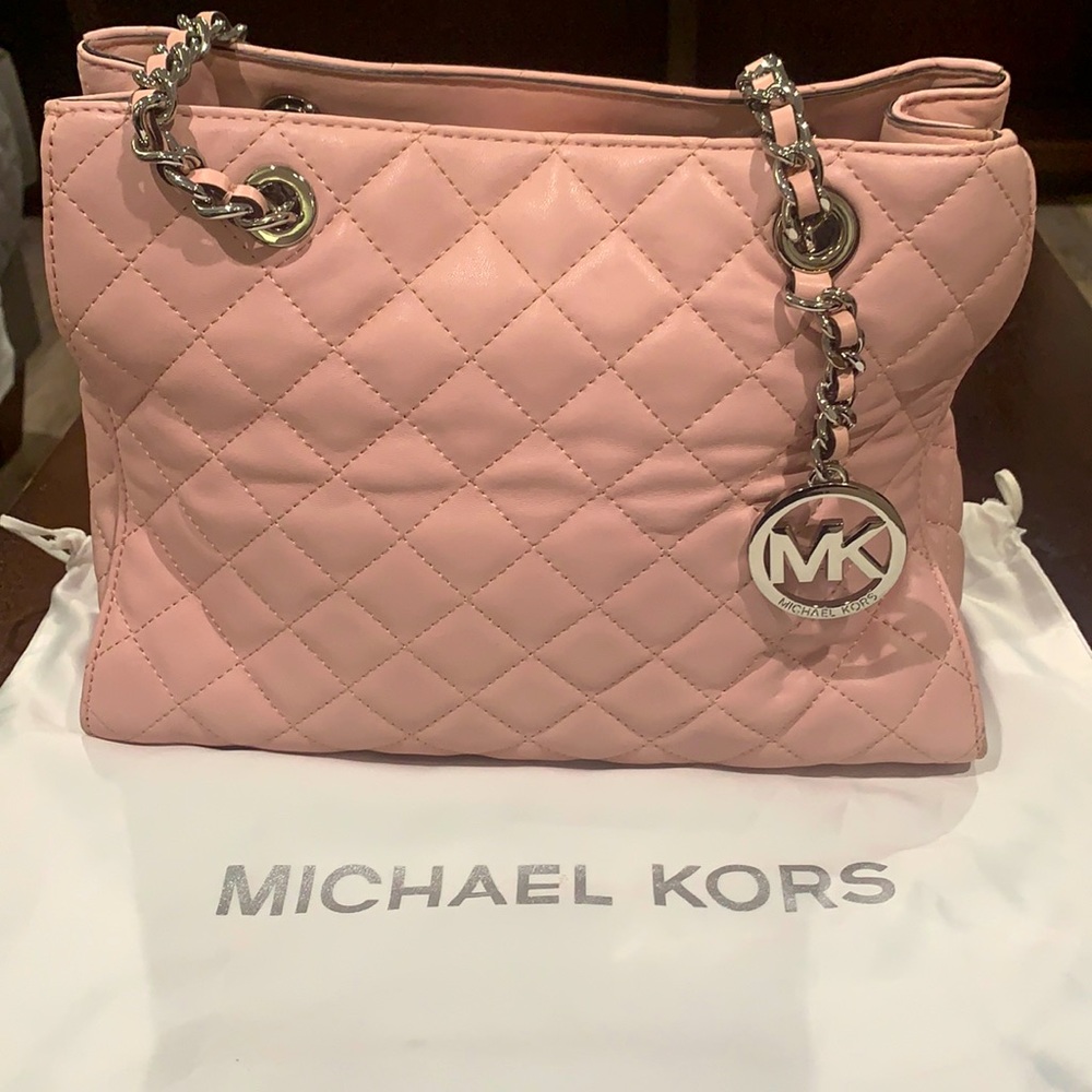 Pick quilted Micheal Kors bag